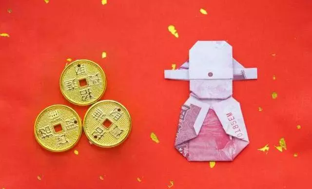 枕頭下為什麼要放些錢?可別不當回事了,好處多著呢
