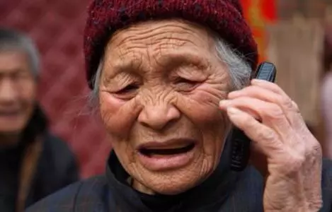 兒媳坐月子,婆婆故意躲去女兒家,半年後回家,家沒了