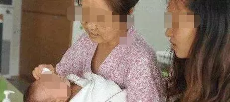 婆婆大包大攬伺候媳婦坐月子,癱瘓無人照顧,媳婦痛斥她咎由自取