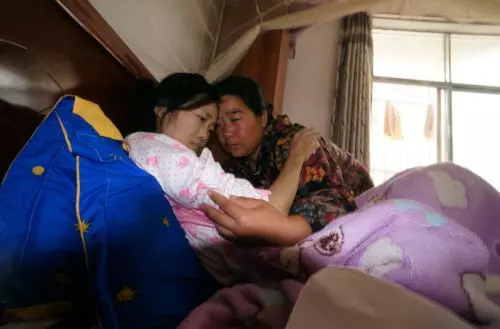 半夜和妻子打電話,妻子忘掛電話,這時對方的話使他如遭雷擊