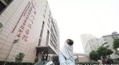 23歲女孩動手術變「四角葫蘆臉」被罵怪物,原本「半張臉都是痣還是超甜美」網友淚崩募款!