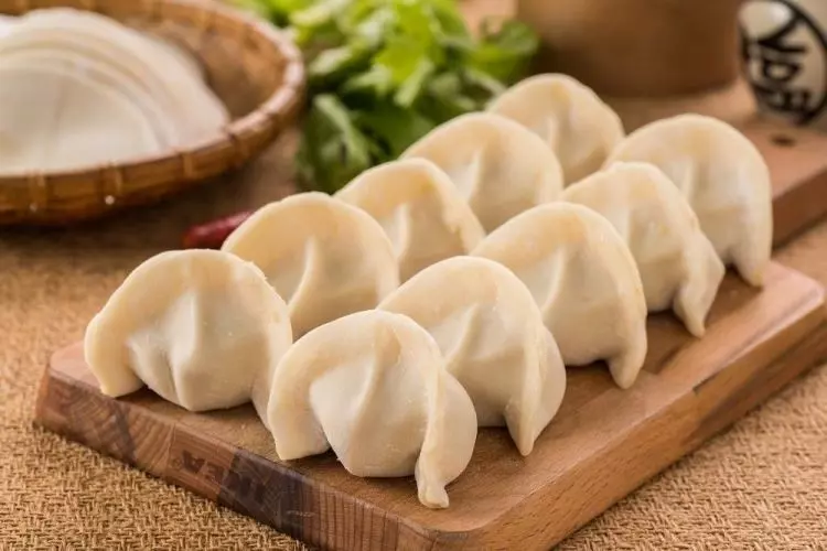 過年餐桌上必有這道菜!必吃「餃子」的三大原因...長相、名字都有意義!網:漲知識了