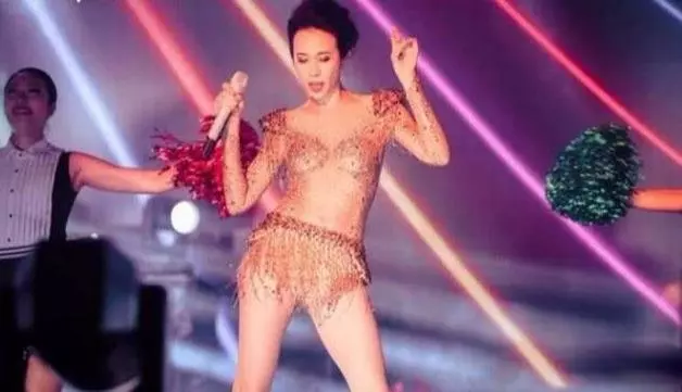 為了漂亮,她半年不吃酸辣不吃薑蔥蒜,今48歲美得令人移不開眼