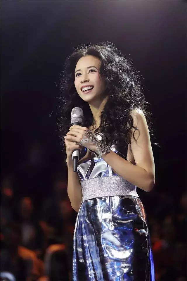 為了漂亮,她半年不吃酸辣不吃薑蔥蒜,今48歲美得令人移不開眼