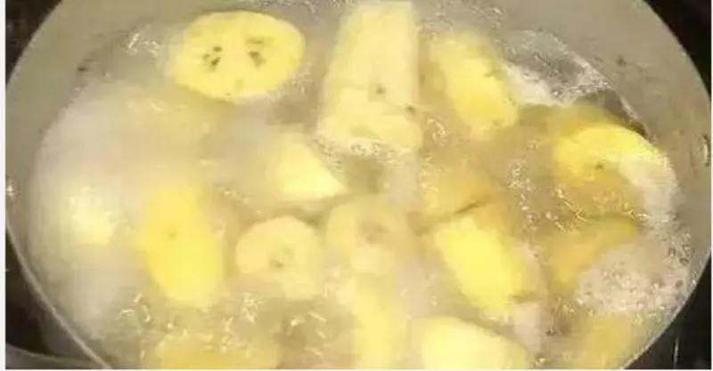 媽媽最近都睡前「煮香蕉」要給我喝!沒想到10天後我的身體居然.....