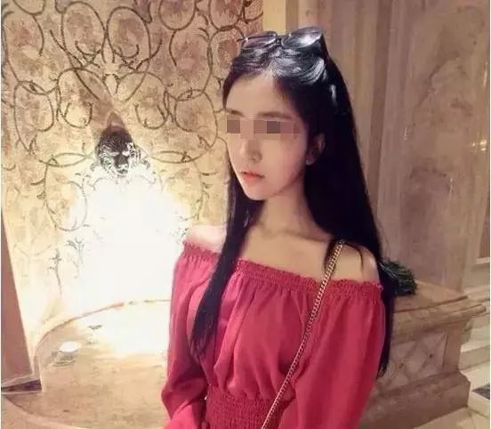 結婚半年,漂亮妻子從不洗頭,老公受不了味,強製幫她洗,剛洗上丈夫就傻了