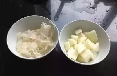 我是醫生,常煮這碗「去斑瘦身湯」給自己和女兒喝,臉上的斑消失了,女兒瘦五公斤,汙血排得超乾淨!