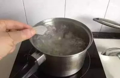 我是醫生,常煮這碗「去斑瘦身湯」給自己和女兒喝,臉上的斑消失了,女兒瘦五公斤,汙血排得超乾淨!