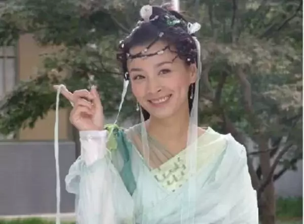 她曾當小三被痛罵蜘蛛精!如今「近照曝光」賺很大,和老公繳稅97億+發10個月年終!