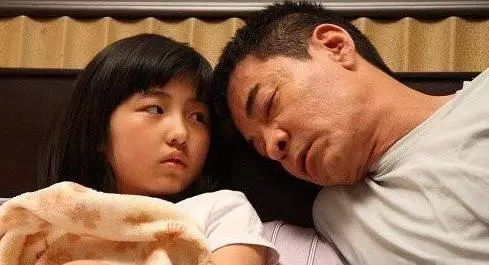 每次回家中風的爸爸「一看到我就流淚」,接他來我家住之後,終於知道了令人氣憤的真相!