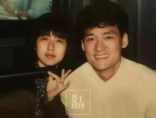 妻子患病滿頭白髮,兩人像母子,但「周華健」30年不離不棄!他才是真正的男神!