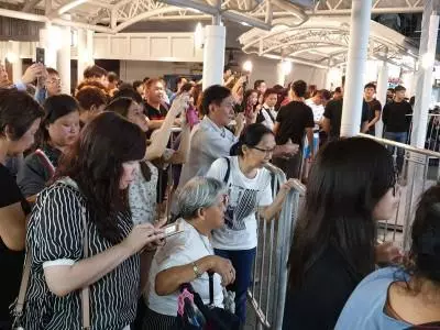 馮偉衷靈柩已送到靈堂權怡鳳、徐彬、謝靜儀和宗子傑等前來弔唁