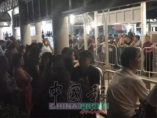 馮偉衷靈柩已送到靈堂權怡鳳、徐彬、謝靜儀和宗子傑等前來弔唁