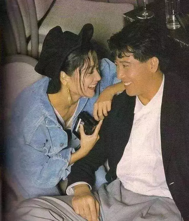 林青霞35年前照片曝光,弔帶紅裙讓男人淪陷,完美身材成了亮點!