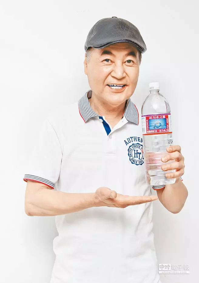 64歲資深藝人「方駿」當年因妻子罹癌過世淡出螢光幕,走不出「喪妻之痛」的他如今改行做…太心疼了!