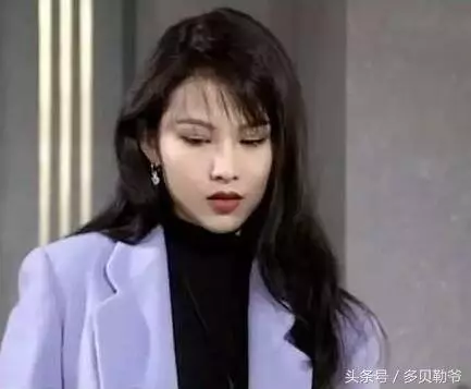 母親去世,繼父讓我回家分錢,半路接到弟弟電話,我調轉車頭回家