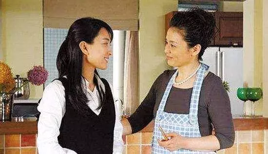 婆婆讓把房子過戶給老公,我假意順從,第二天渣男面目令我噁心!