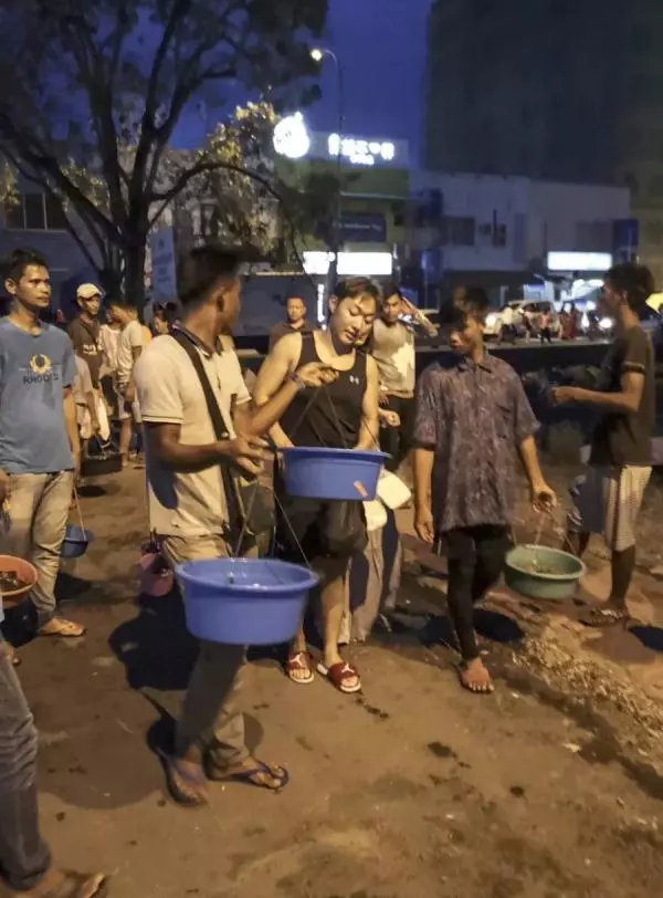 中國留學生在大馬餐館打工體驗:馬來西亞的生活很矛盾!