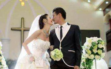 繼母為了弟弟讓我嫁給村裡的傻子,婚後傻子說的一句話我感動不已