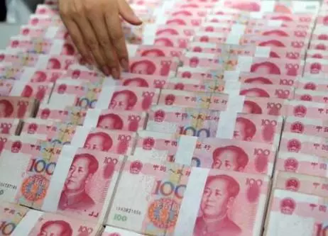 我生兒子,婆婆給我兩百,妯娌生女兒婆婆送房和車,知原因我大笑
