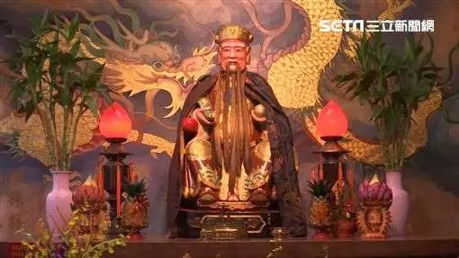 深鑿60公尺「湧出黃金龍泉」!老翁鑽井一月苦無結果 「土地公入夢指引」隔天奇蹟發生