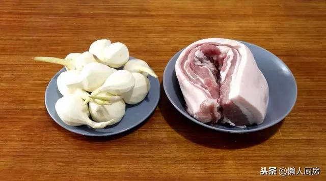 這樣燒紅燒肉好吃,小火慢燉是竅門,吃起來肥而不膩,入口即化