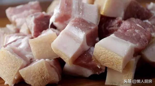 這樣燒紅燒肉好吃,小火慢燉是竅門,吃起來肥而不膩,入口即化