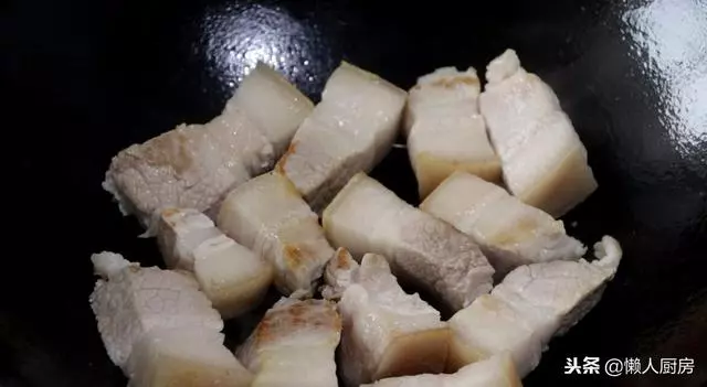 這樣燒紅燒肉好吃,小火慢燉是竅門,吃起來肥而不膩,入口即化