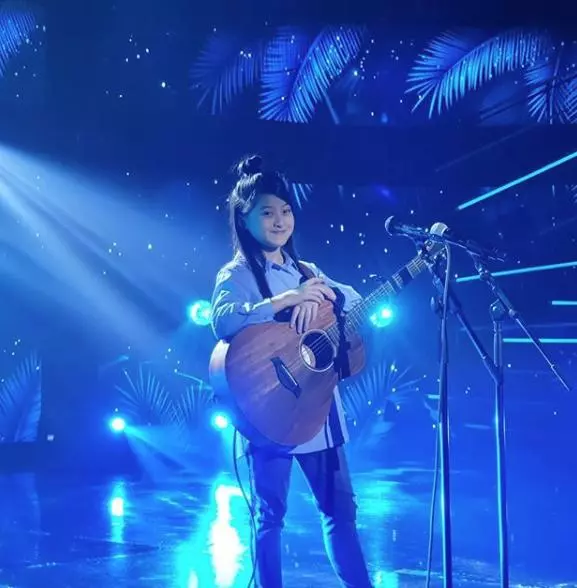 天生好歌喉!泰國小女孩「13歲純淨嗓音」征服全場 為比賽「苦練台語歌」逼哭對手:她太強了!