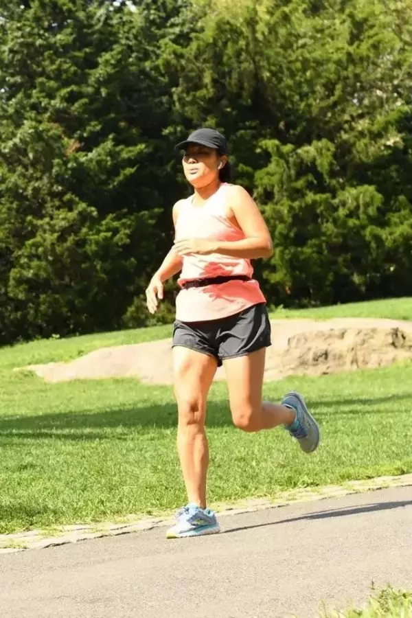 54歲富婆身家破200億!「每周跑步4次」從未停下,因自律而富有!