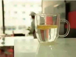 這9個壞習慣「破壞免疫力」比抽菸喝酒還嚴重!90%的人第一個就中槍!