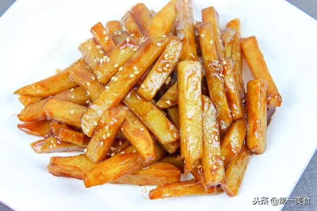 土豆條不一樣的吃法,外酥里糯,3塊錢的土豆,幾分鐘炒一大盤
