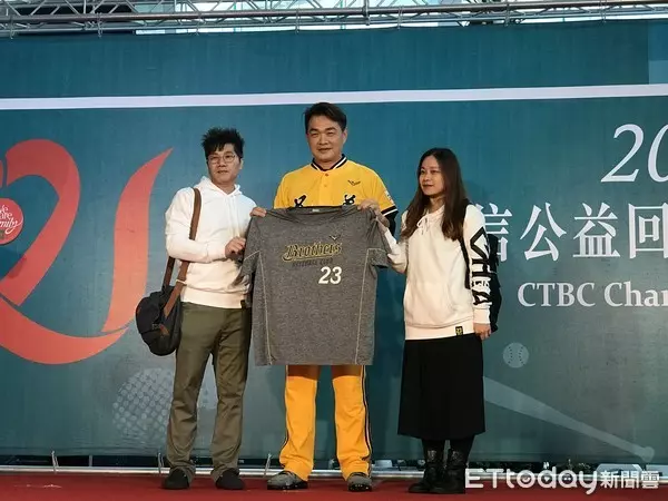中職/彭政閔引退將有專屬LOGO 鑽石卡6萬5天價結標