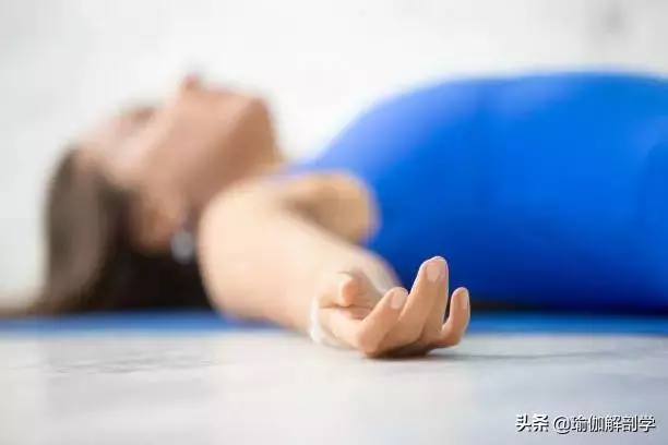 一套緩解腰背疼痛的瑜伽序列,在家也可以練!