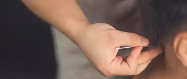 別讓頸椎比你先老!醫生提醒:光按摩不治本,配合4點康復更快
