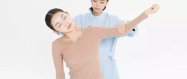別讓頸椎比你先老!醫生提醒:光按摩不治本,配合4點康復更快