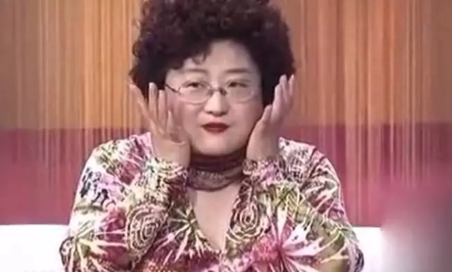 每天按「耳後窩」10秒鐘,巧妙地控制血糖,有利於血糖平穩,分泌胰島素,糖尿病患者多做有益