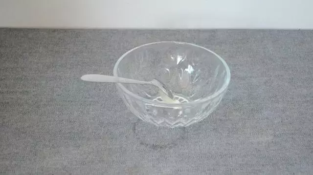 「手腳乾裂」不用塗藥,教你一土偏方,有效治癒皮膚開裂,省錢又管用