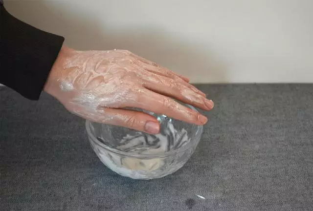 「手腳乾裂」不用塗藥,教你一土偏方,有效治癒皮膚開裂,省錢又管用