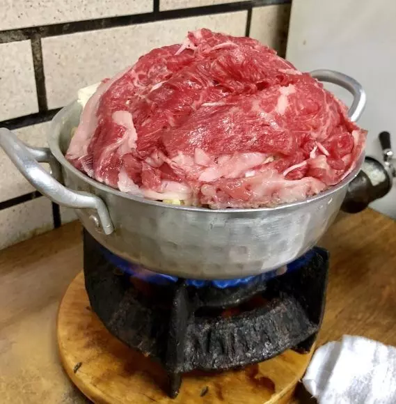 日論壇爆紅!這鍋最霸氣壽喜燒…竟出自「PTT男人聖地」!只要___円吃到你吐