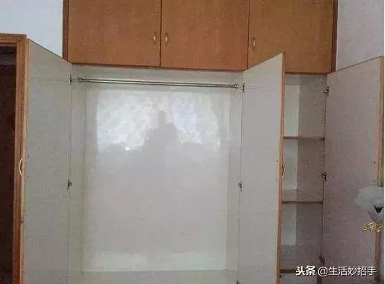 家裡衣服多的沒地方放?30年保姆阿姨教你1招,再多衣服也不怕 !