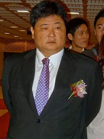 顏清標4個兒子都「把校花娶回家」當老婆!如今顏家「唯一的女兒」曝光,34歲的她.....