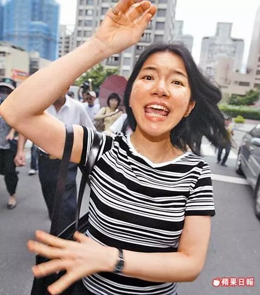 平平都是人家女兒待遇差很大?「氣質韓冰v.s.爆走陳幸妤」怎麼來的...網曝她本性:跪了
