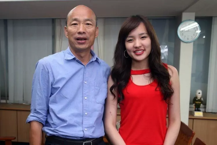 平平都是人家女兒待遇差很大?「氣質韓冰v.s.爆走陳幸妤」怎麼來的...網曝她本性:跪了