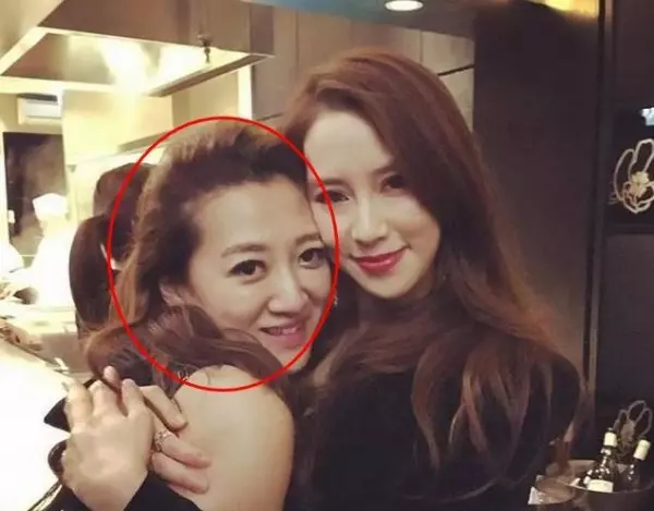 最壕闊太太聚會照曝光!黎姿徐子淇李嘉欣,三個千億媳婦加起來,都不如她!