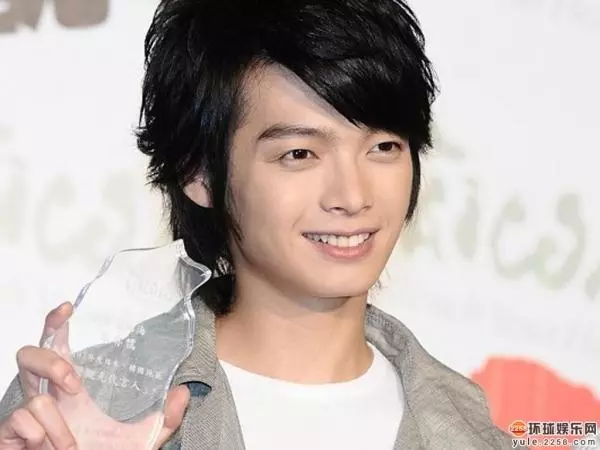 32位「高學歷明星」!剛剛知道「陳奕迅」的學歷就嚇壞了!沒想到「劉若英」的更讓人佩服…!