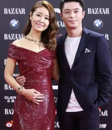 林心如帶女兒出行,簡直就是翻版霍建華,網友:太像了吧