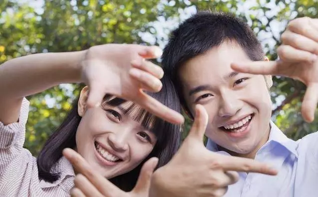 打車去離婚,計程車司機一直衝我咳嗽,回頭看老公,我說:不離了,回家