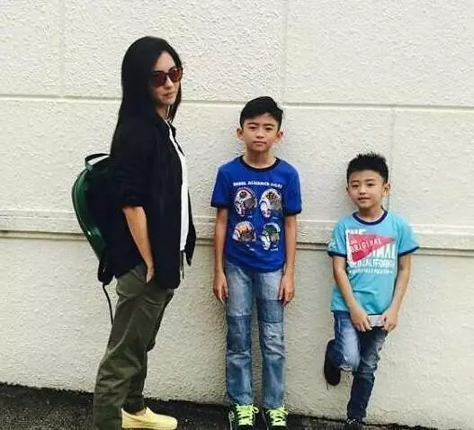 爆借種轉運!張柏芝「第三胎名字曝光」引熱議,兒子出生登記「父親欄讓大家傻眼」!