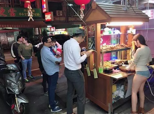 「鹵肉西施」走紅,男性顧客不惜排隊2小時,日營業額輕鬆過萬